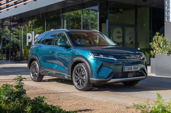 BYD Ti7 seven-seat plug-in hybrid SUV rear three-quarter view