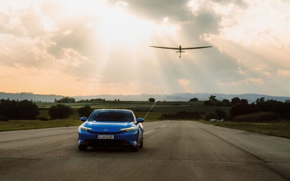 Honda Prelude towing a glider into the air