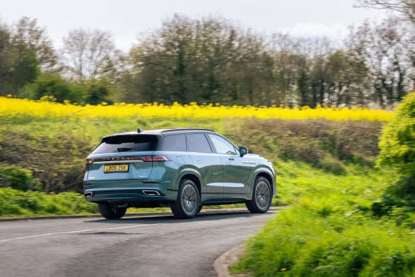 JAECOO 8 SHS-P plug-in hybrid SUV side profile