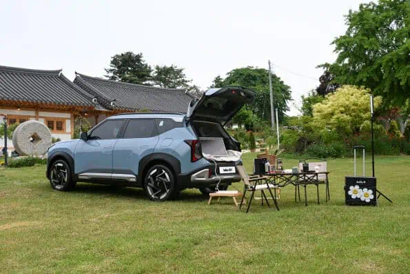 2026 Kia Seltos Hybrid rear three-quarter showing tailgate and lighting