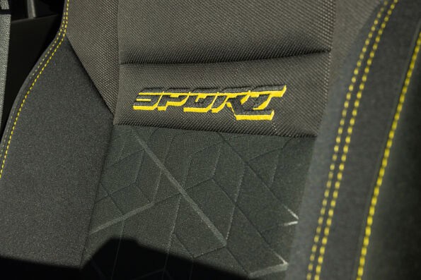 Nissan Frontier Sport Edition with all-terrain tyres and Sport graphics