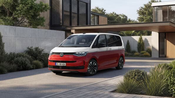Volkswagen Caravelle Life 2026 front three-quarter