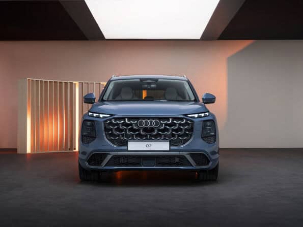 New Audi Q7 SUV side profile