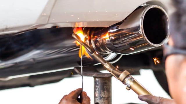 Exhaust pipe installation