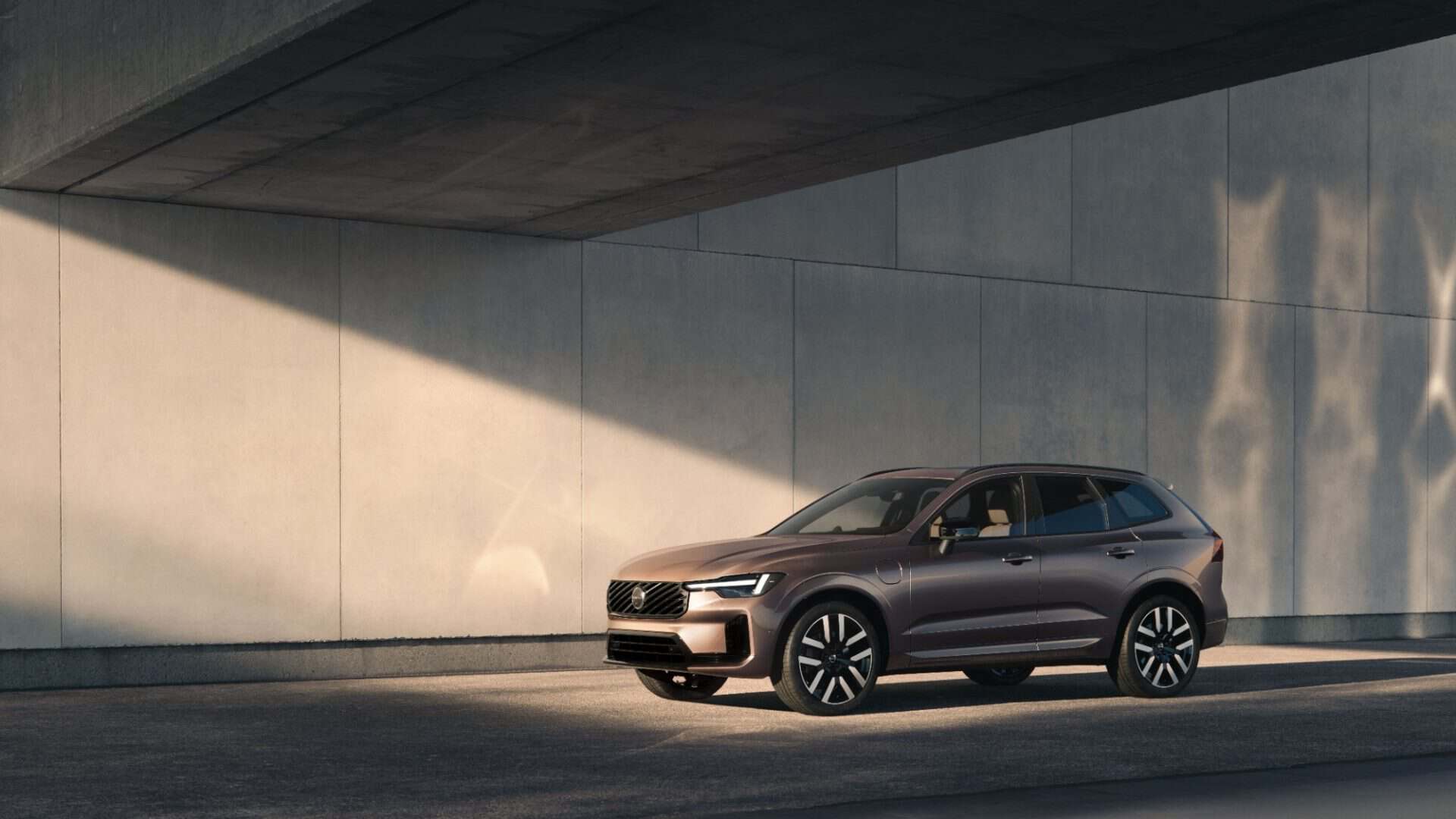 The new Volvo XC60 plug-in hybrid parked under a concrete structure