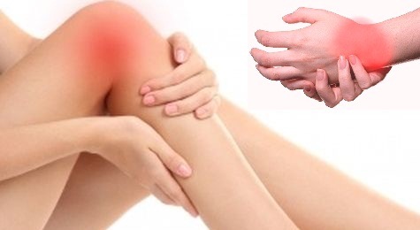 A woman is seeking pain relief through manual therapy for her knee.
