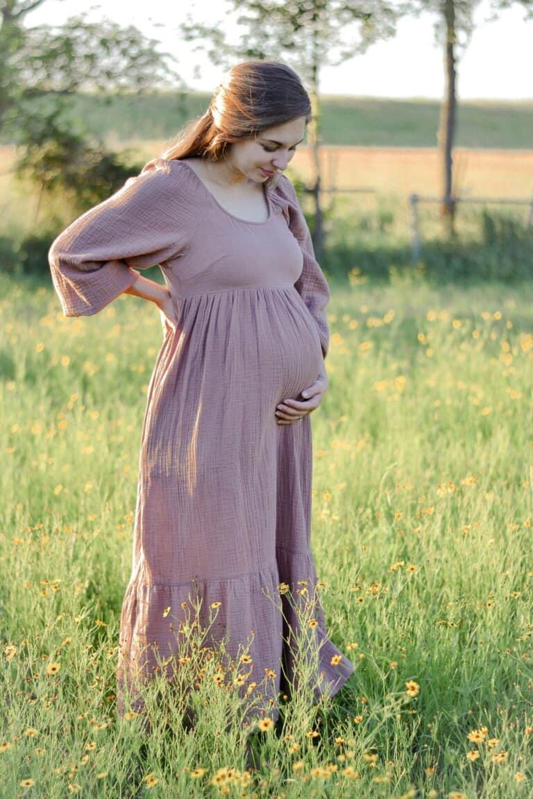 20 Chic Fall Maternity Outfits: Embrace Your Bump in Style This Season
