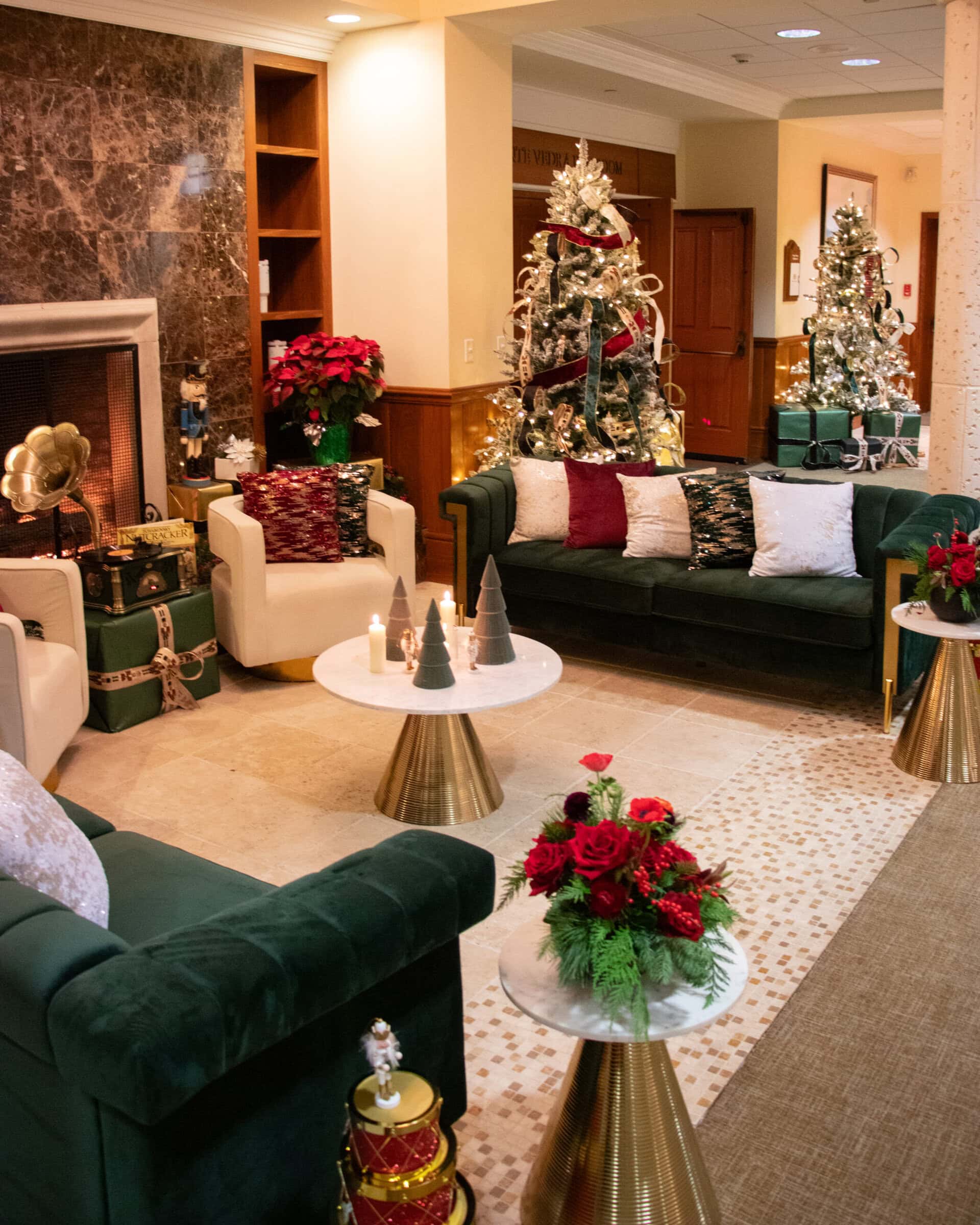 Traditional_Modern_Holiday_Decor_Soft_Seating_Christmas_Decor_Event_Rentals_Jacksonville