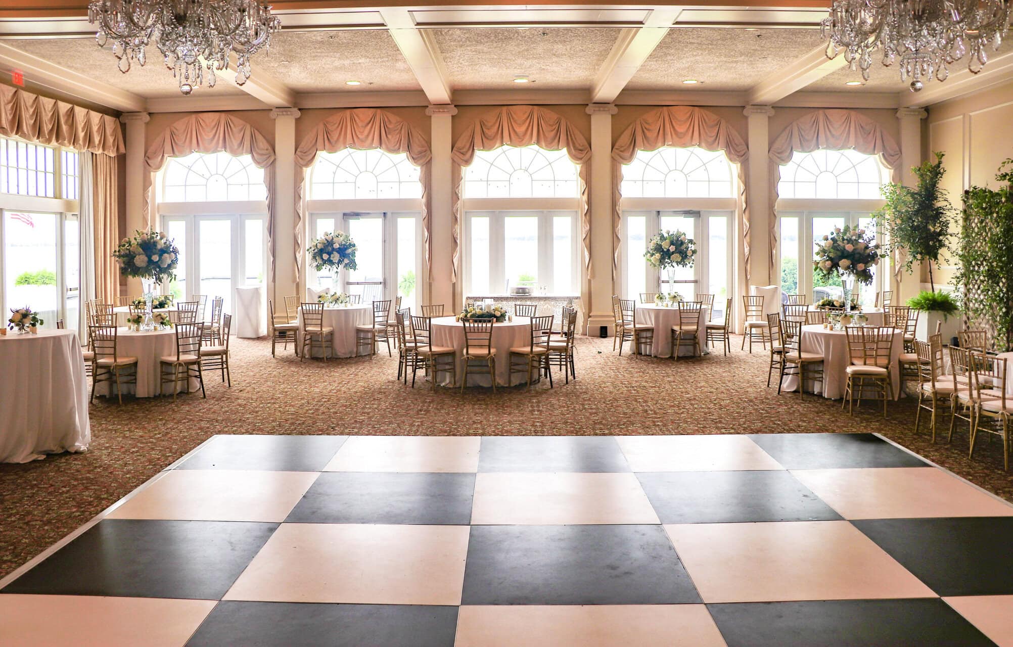 Black-And-White-Dance-Floor-Rental