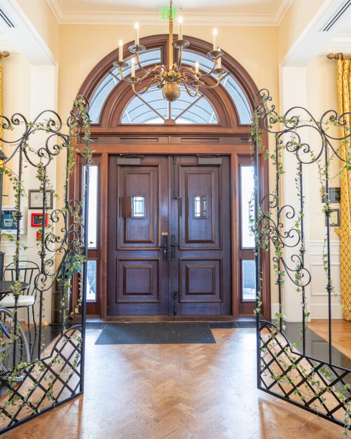 Paris_Themed_Prom_Event_Decor_Jacksonville