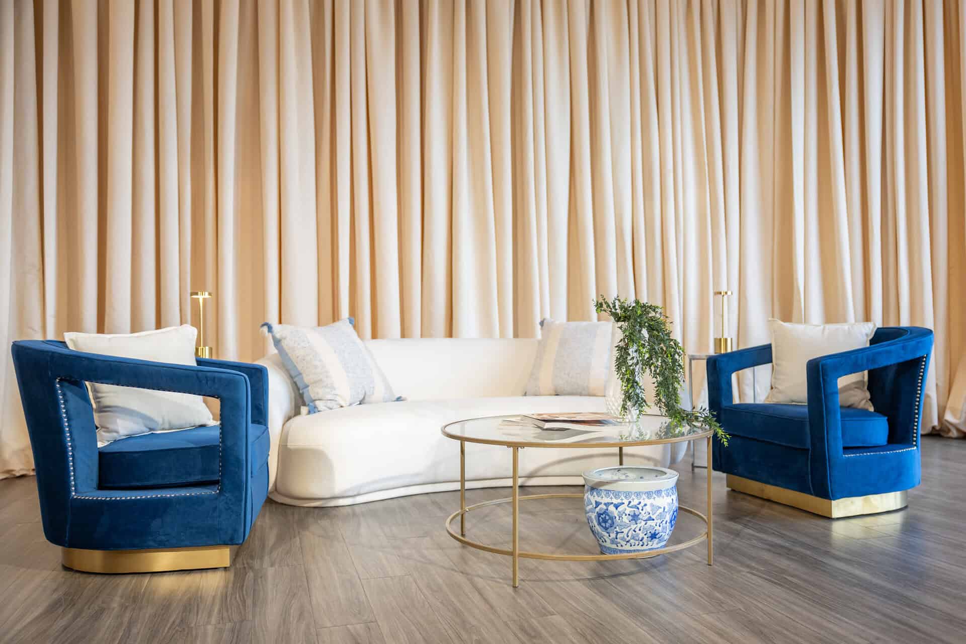 Furniture_Event Rentals_White Modern Sofa_Soft Seating