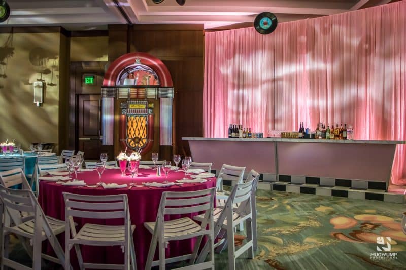 Pink-Bar-Jukebox-Retro-Party-Decor