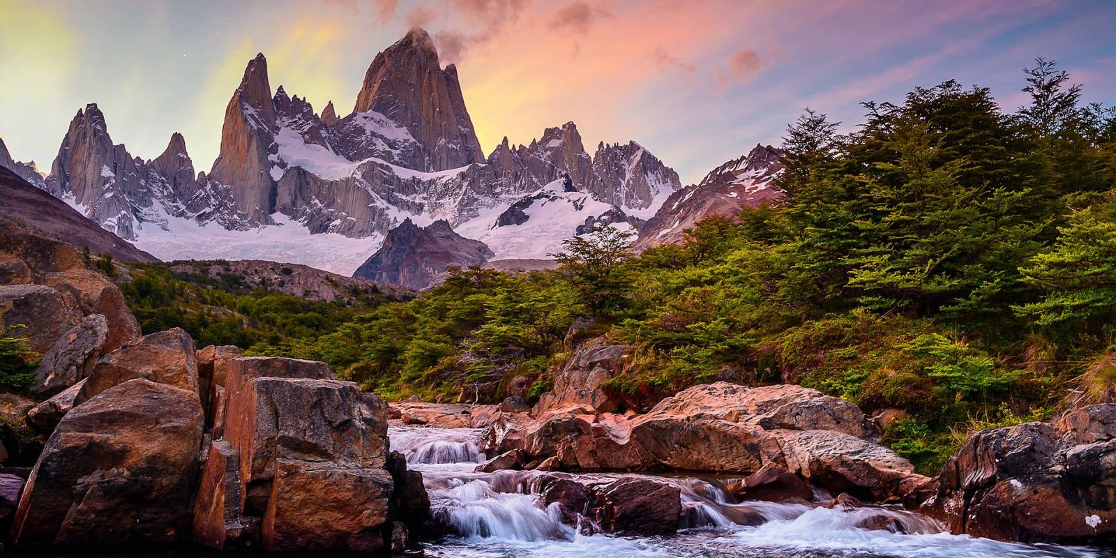 Caminos y lagos panorámicos en Patagonia