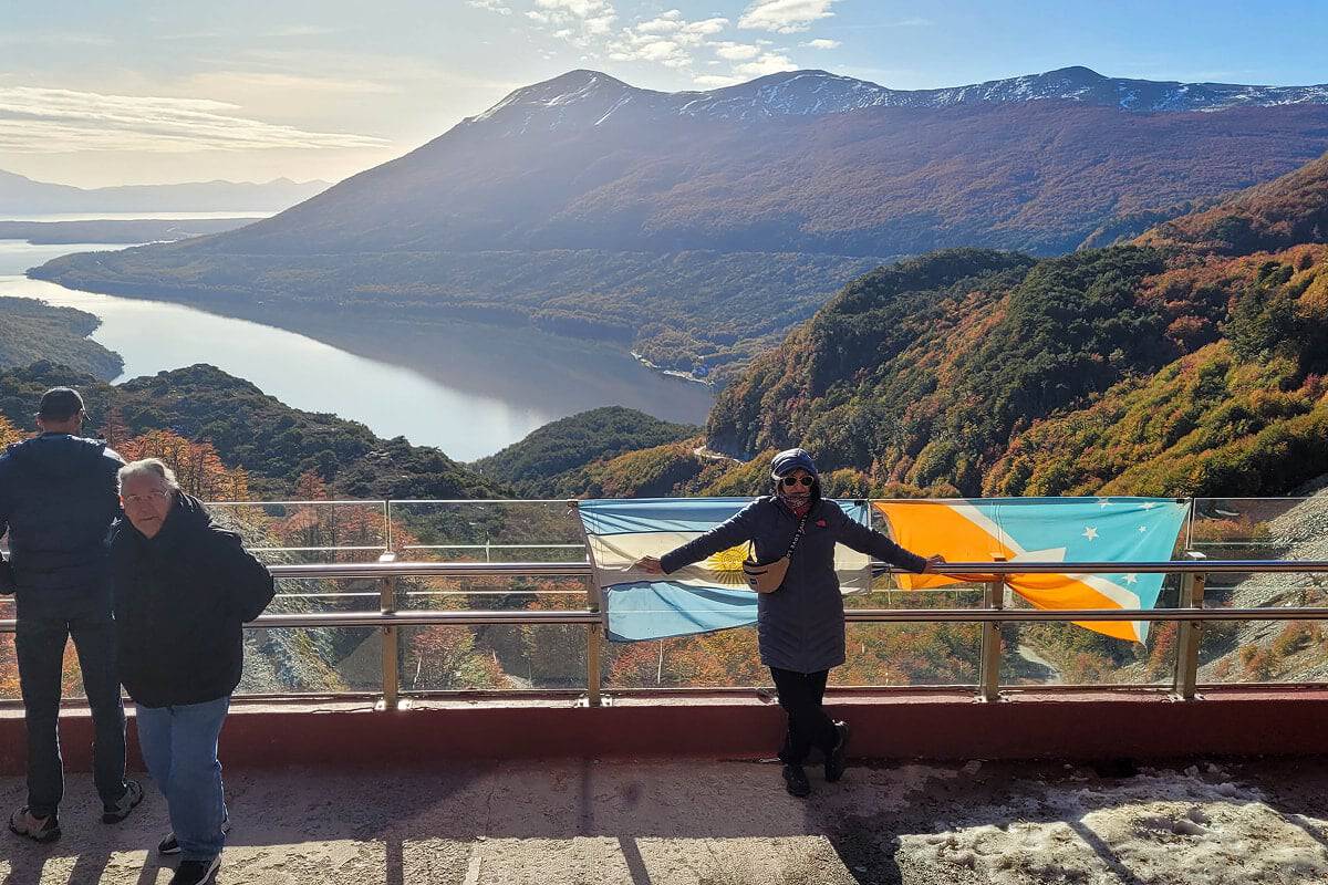 Turistas Lago Fagnano Patagonia