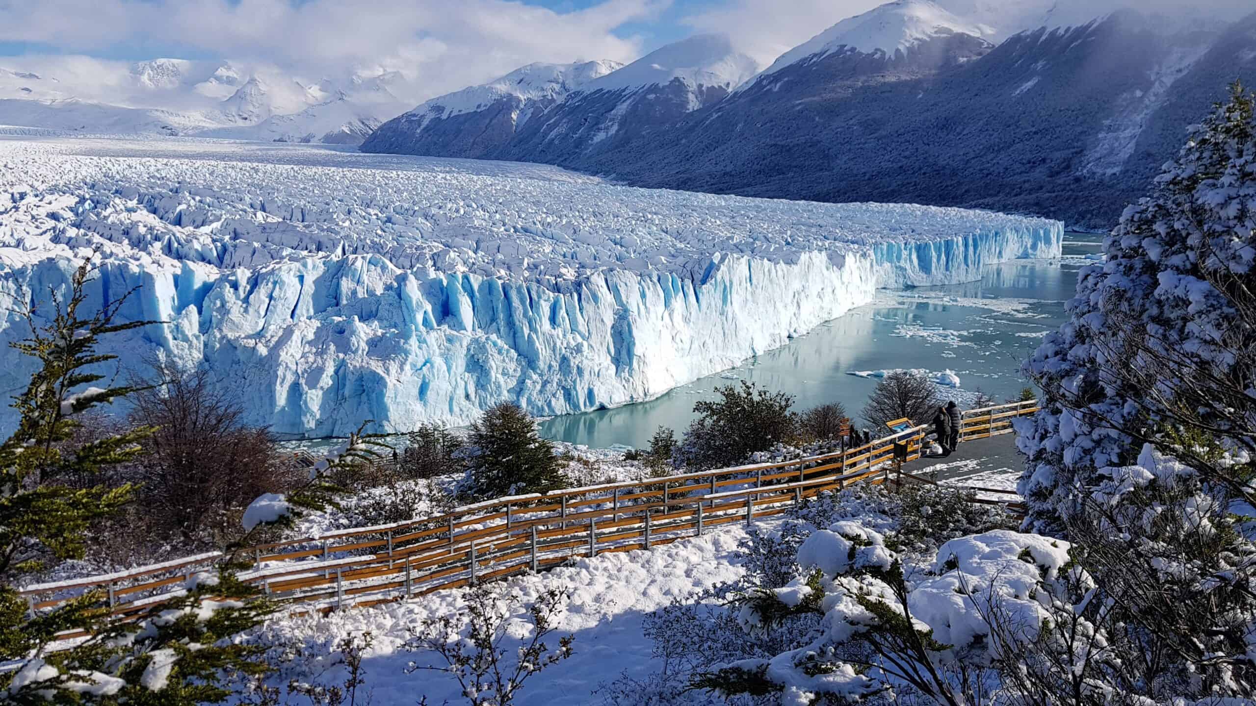 Glaciar Perito Moreno nevado en invierno en El Calafate