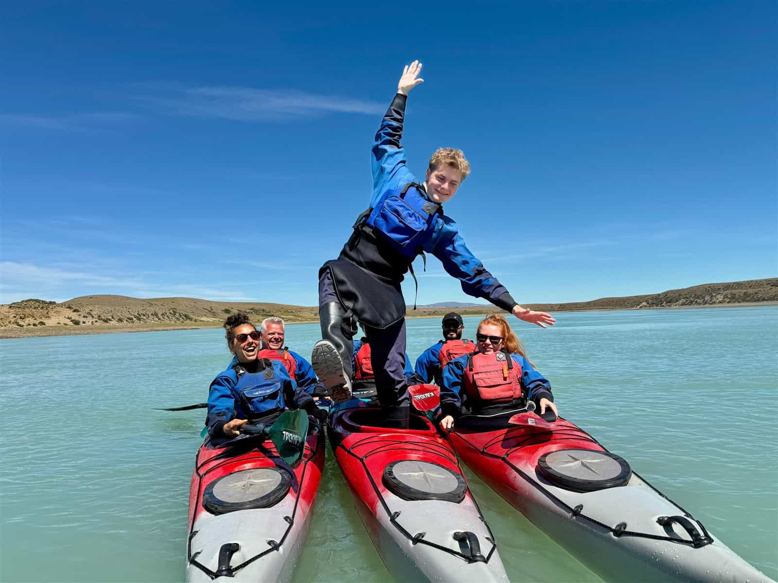 Travesía en kayak con guía por el Río Santa Cruz – Darwin Experience