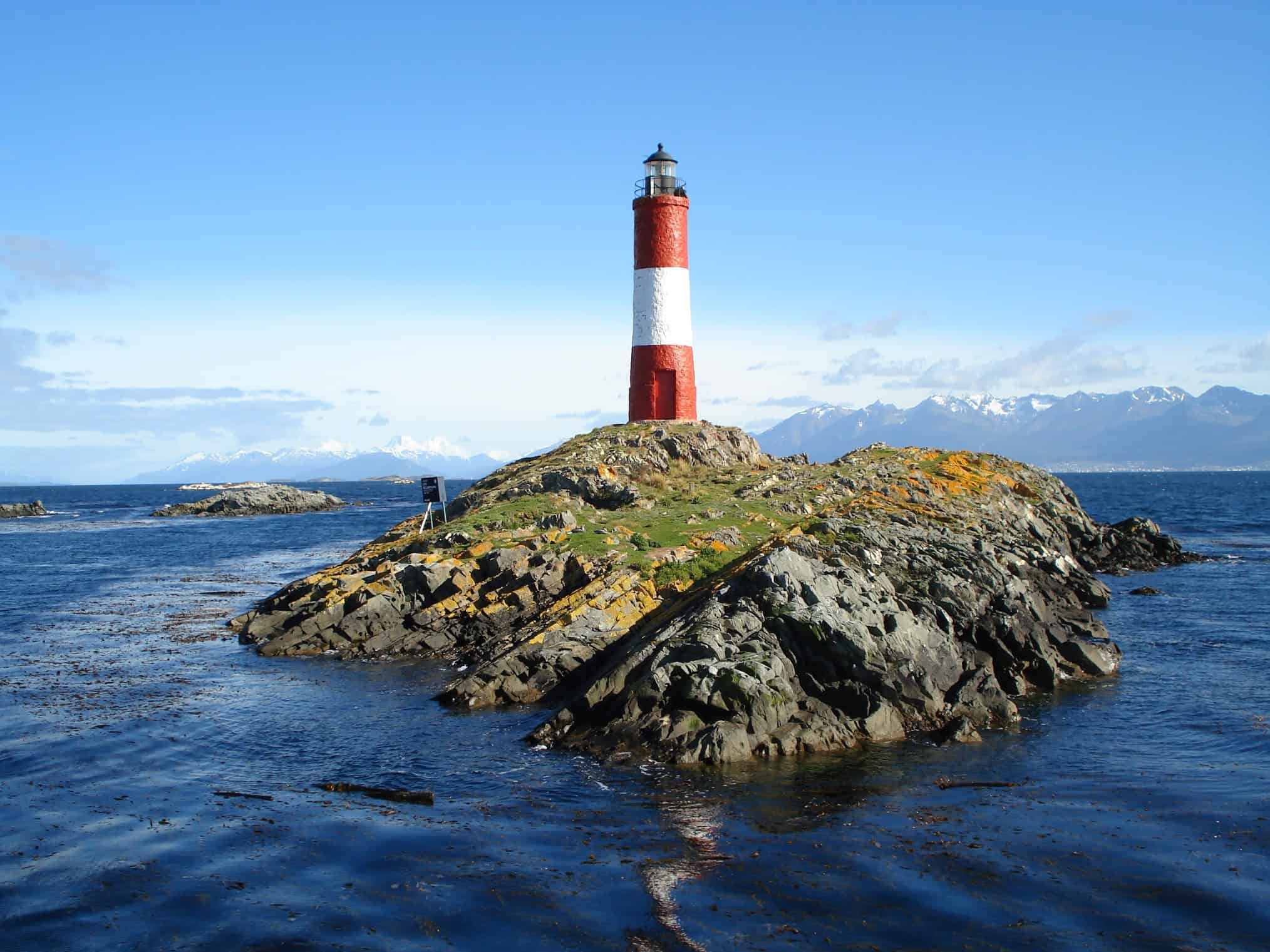 Faro Les Éclaireurs isla rocosa Ushuaia