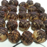 כדורי מרציפן ממולאים אגוז לוז ונוגט ומצופים שוקולד