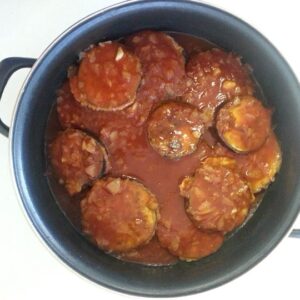 פרוסות חצילים ברוטב עגבניות