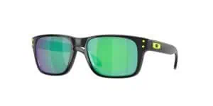 Modern green mirror sunglasses for stylish eye protection.
