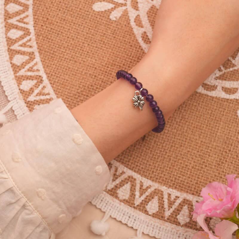 Uruguayan amethyst bracelet worn on wrist – Elegant and soothing for daily wear 需要我继续为下一款手链优化内容吗？也可以一次给我多款一起处理。 询问 ChatGPT