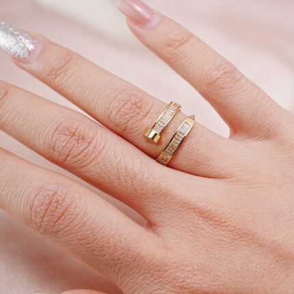 Adjustable wrap ring worn on hand