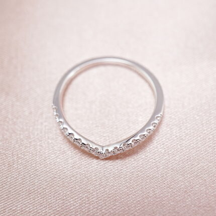 s925 V-shaped ring with moissanite stones displayed on soft background