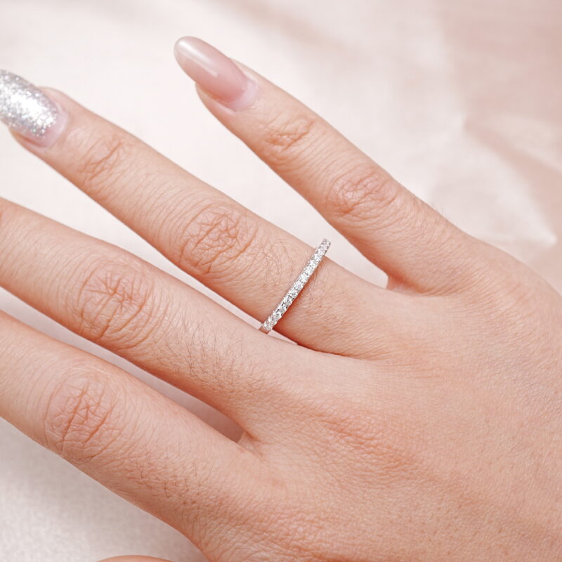 Model wearing s925 sterling silver slim band ring with moissanite stones