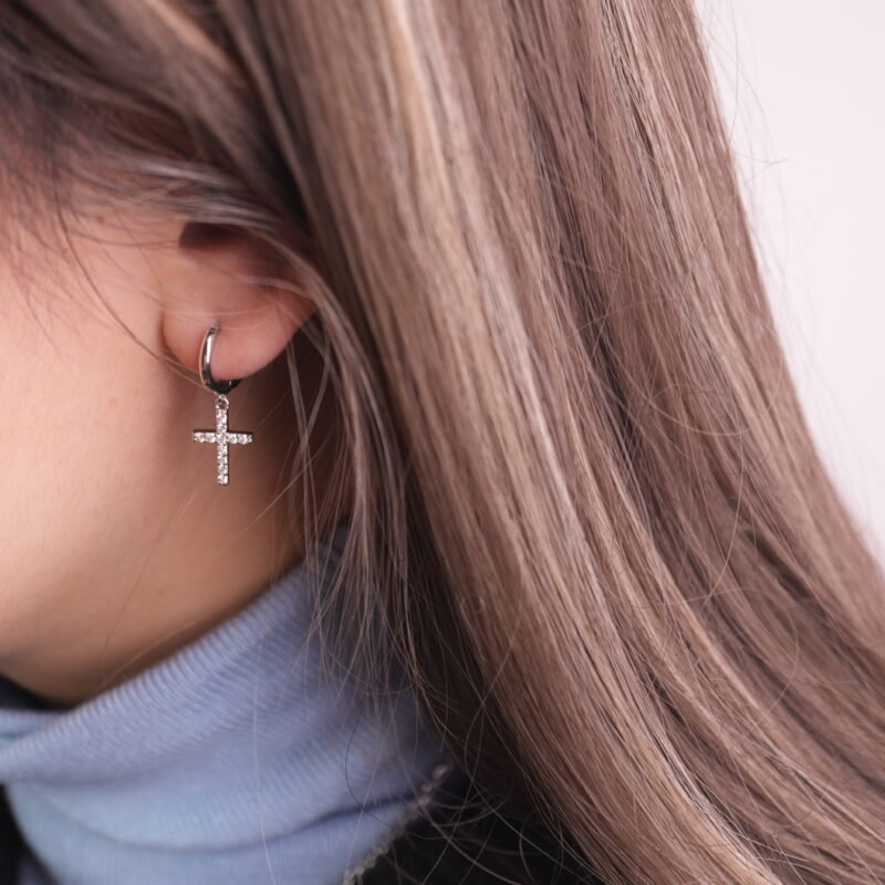 Model wearing S925 sterling silver hoop earrings with moissanite cross pendant