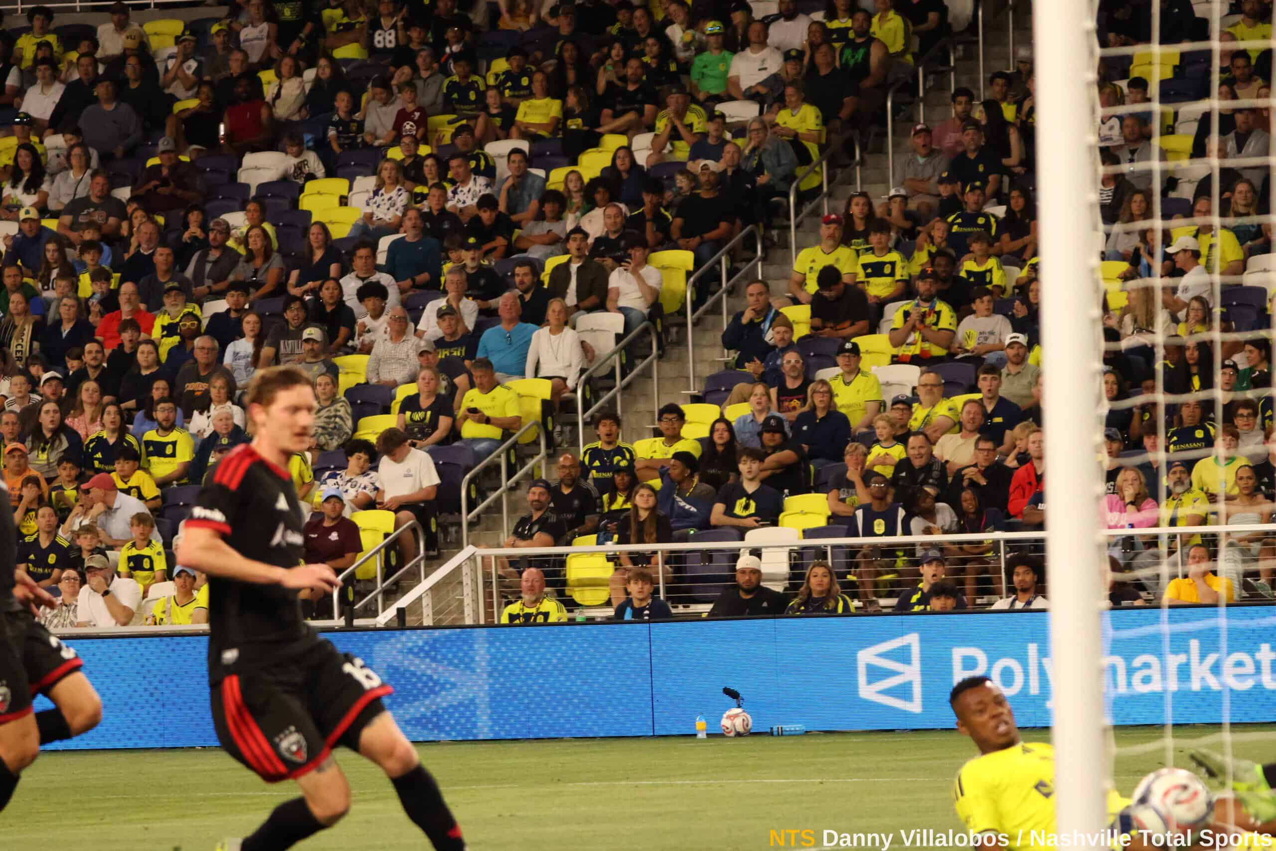 Jeisson Palacios de Nashville SC celebrando el gol que minutos después sería anulado por posición adelantada