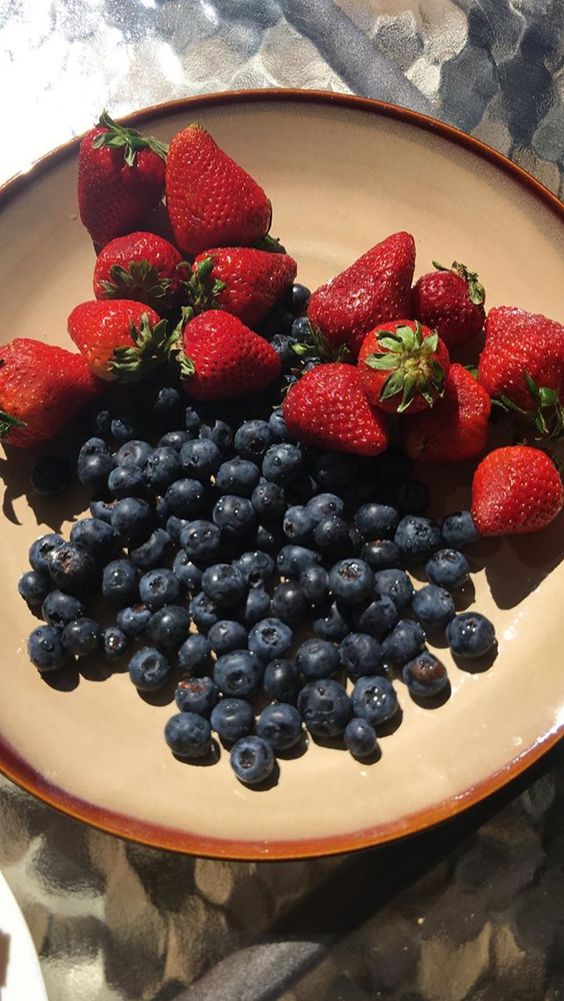 Berries for hormonal acne