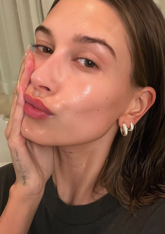 Applying moisturiser to damp skin can also cause face burns when putting on lotion