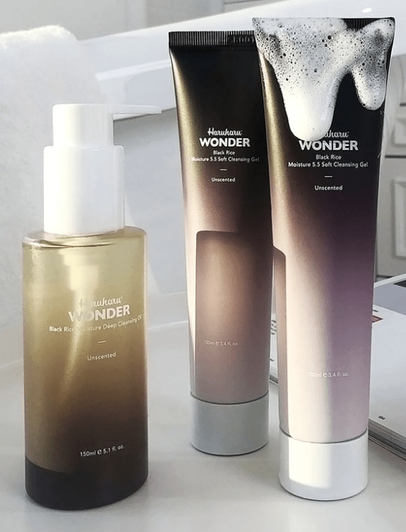 The Haruharu Wonder Black Rice Moisture Cleansing gel is simple and effective for acne prone skin