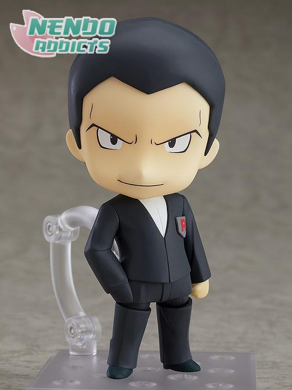 Nendoroid - #875 - Giovanni & Mewtwo pose1