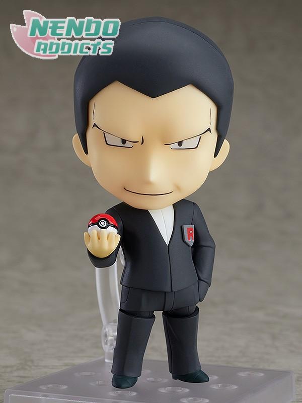 Nendoroid - #875 - Giovanni & Mewtwo pose3