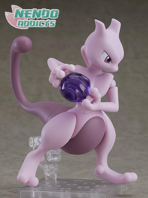 Nendoroid - #875 - Giovanni & Mewtwo pose4