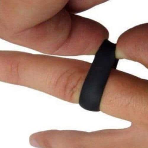 black silicone ring on finger Kepler stretch