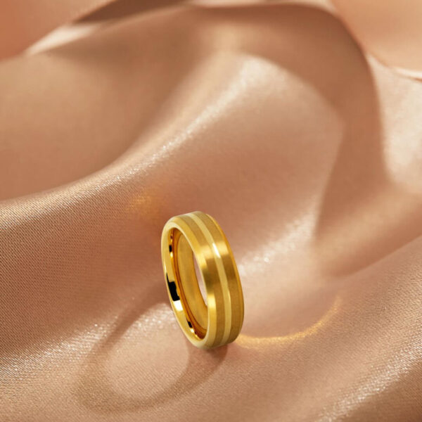 Elegant ring for men in gold