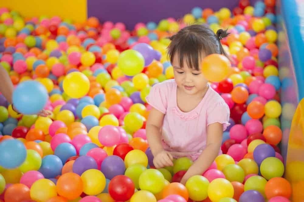 Sicurezza della piscina con palline