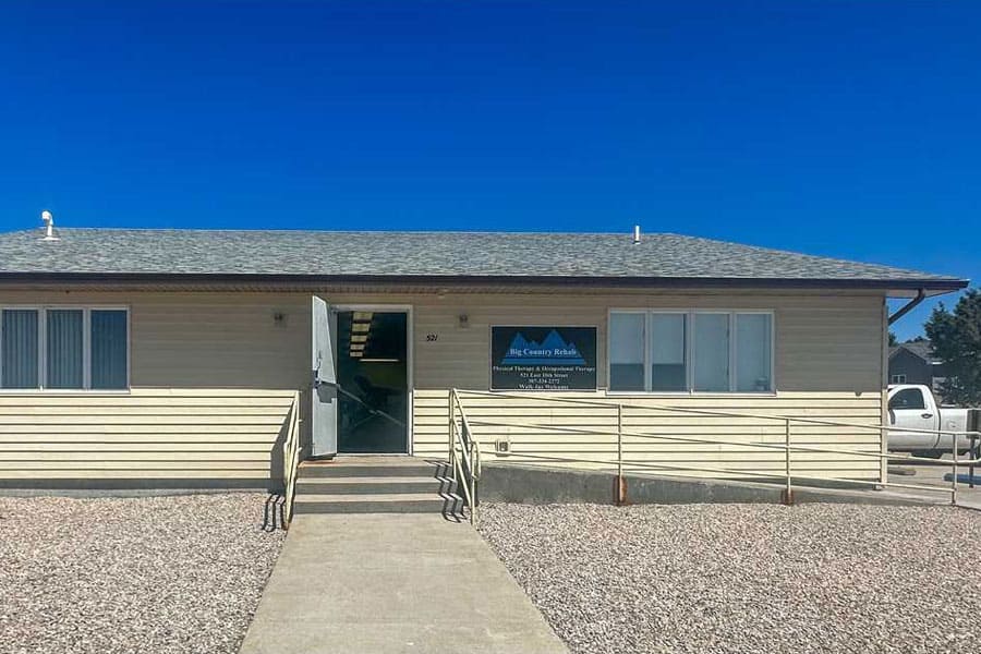 Exterior view of North Platte Physical Therapy clinic with accessible ramp and parking.