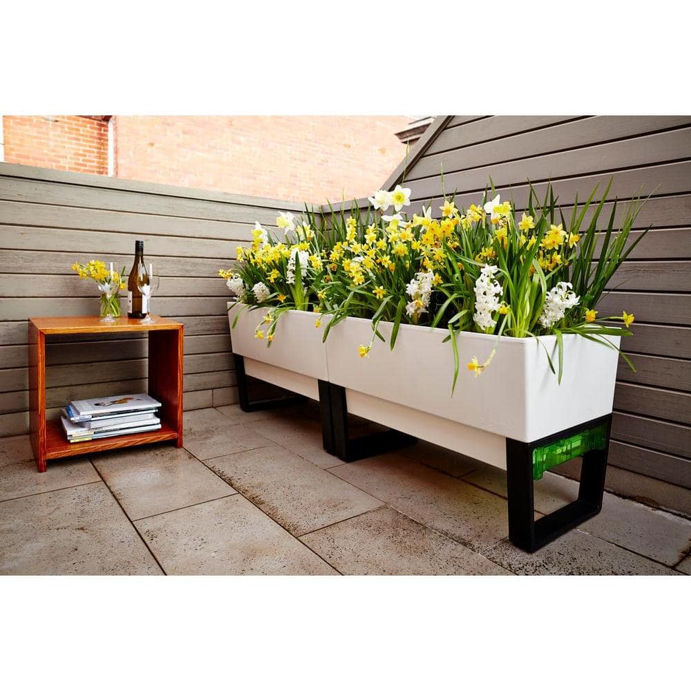 10 Best Planters for Your Container Garden | The Not so Modern Housewife Best Planters for Your Container Garden - Self-Watering Planter Boxes