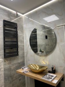 Okruglo ogledalo, crni radijator