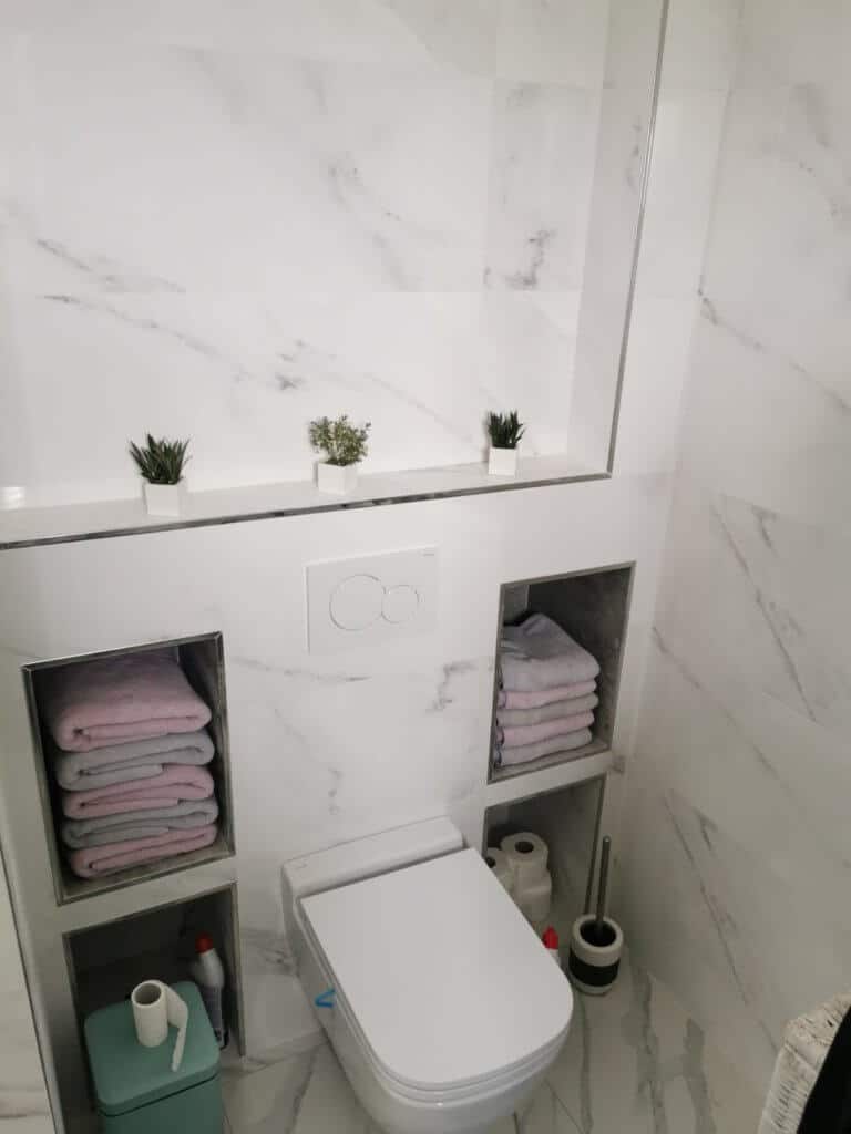 Bijele sjajne pločice