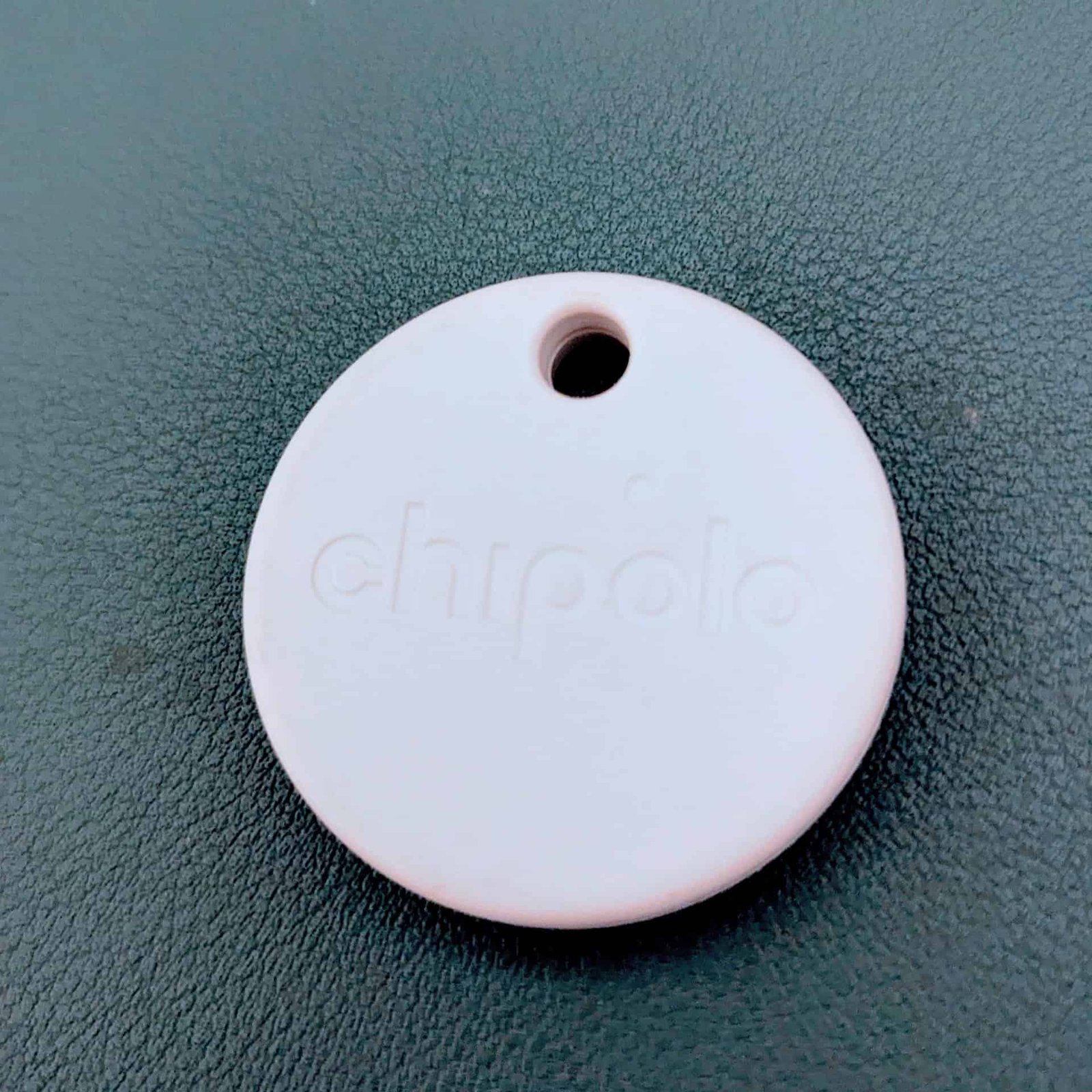 chipolo POP budget friendly lightweight tracker. An alternative to Apple Airtag. Works with both android and apple devices