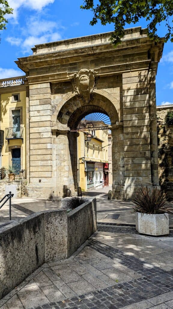 Portail de jacobains in ville basse carcassonne