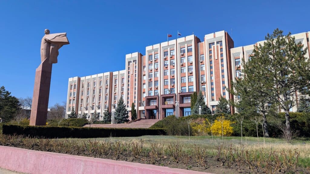 Tirasapol Lenin Statue and Government building