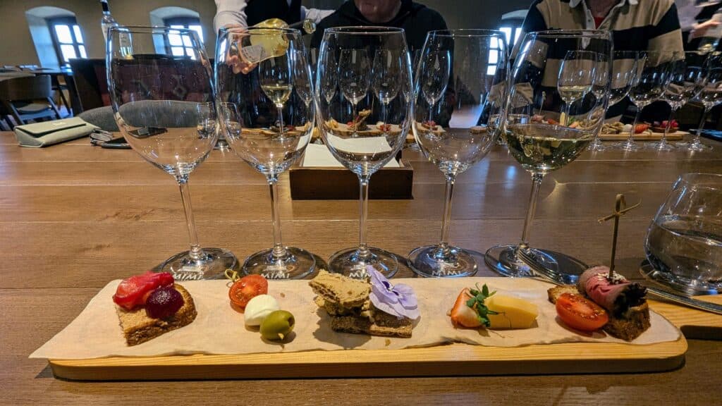 castel mimi wine tasting