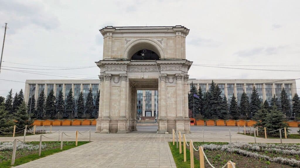 triumphal arch chisinau