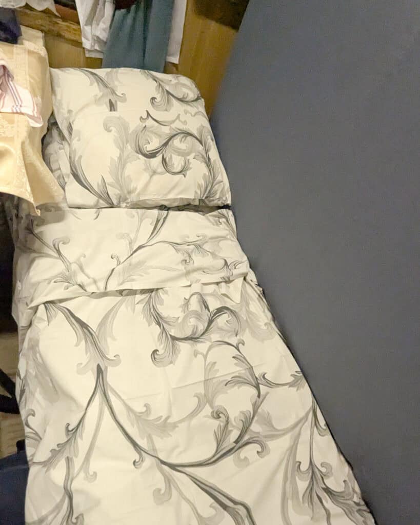 moldova seat as bed on pretenia sleeper between bucharest and chisinau