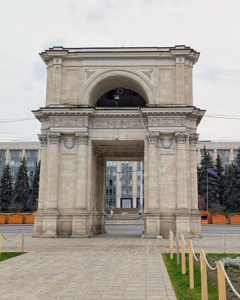 triumphal arch chisinau